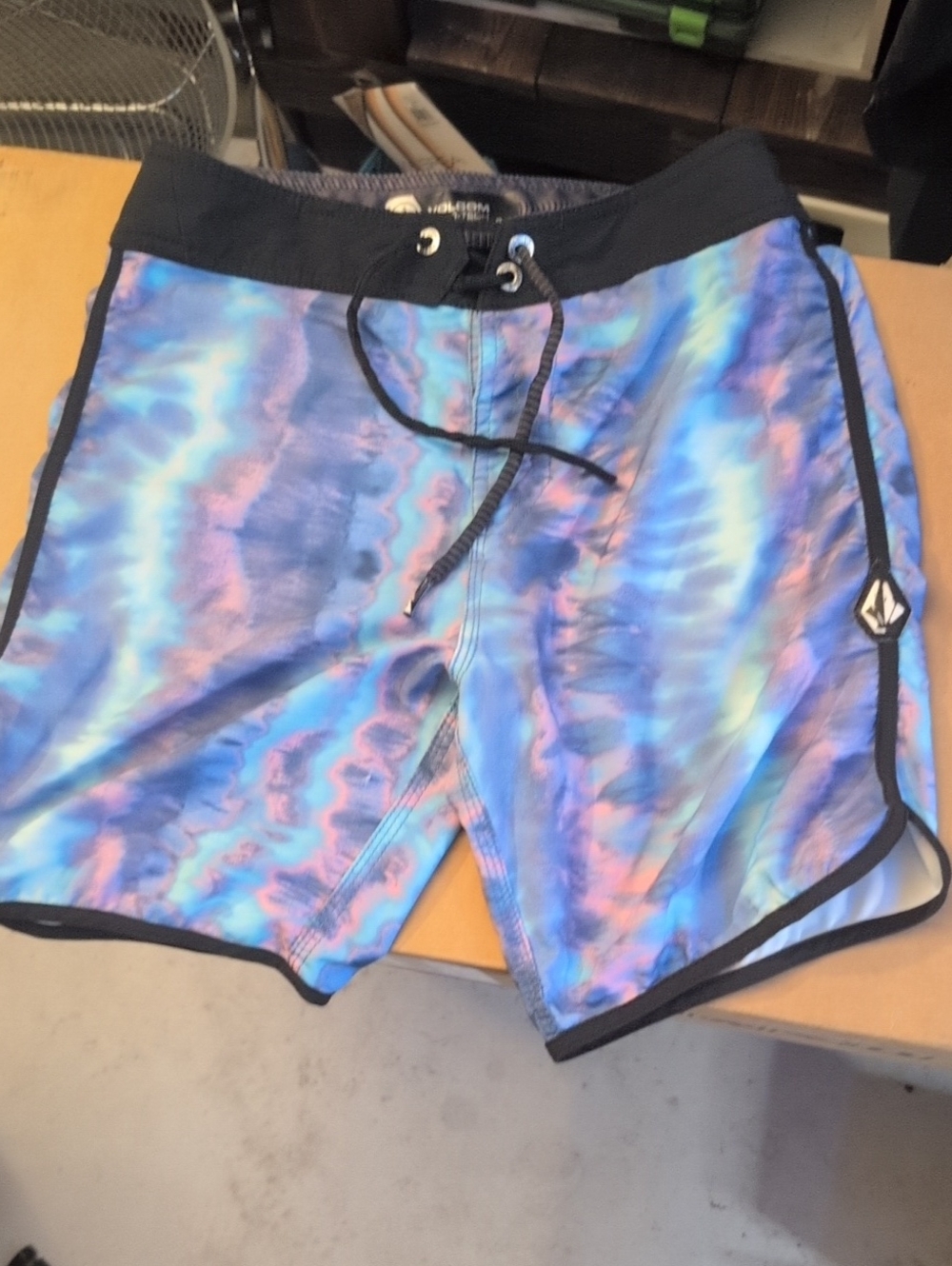 VOLCOM Mod Lido Scallop Boardshorts Size 26